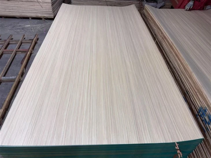 Factory Wholesale 4x8 White Recon Poplar Veneer Sheet For Commercial Plywood